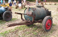 Citerne epandeuse (Fete de la Moisson St Simeon de Bressieux 2006) (2)